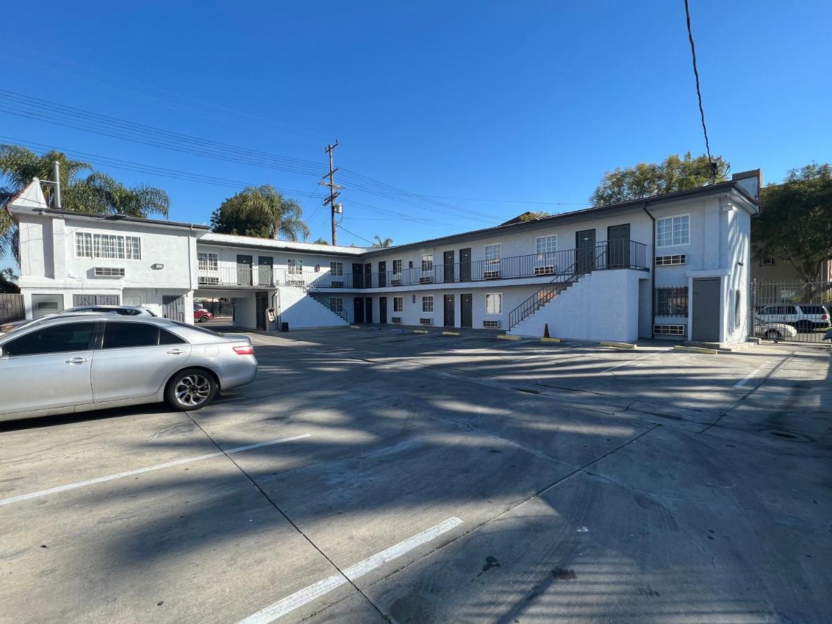 Pine Tree Inn, Los Angeles